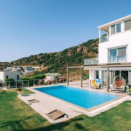 Chic W Patio Pool 3 Min To Beach In Bodrum 빌라 군도간