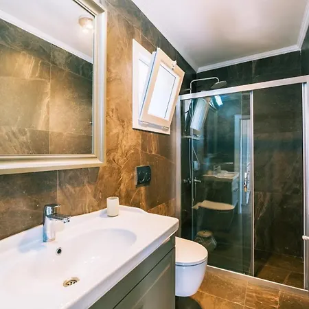 Chic W Patio Pool 3 Min To Beach In Bodrum 빌라 군도간