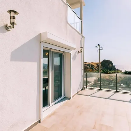 Chic W Patio Pool 3 Min To Beach In Bodrum Villa